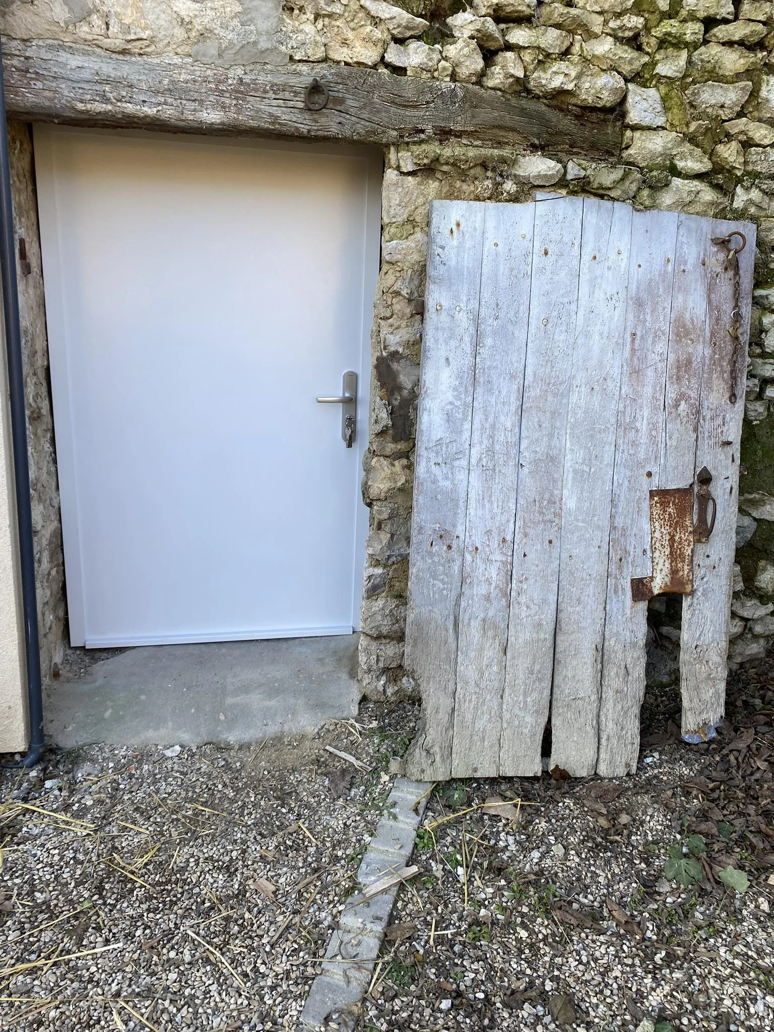 Pose porte métallique + poignée blindée double béquille - Image 1