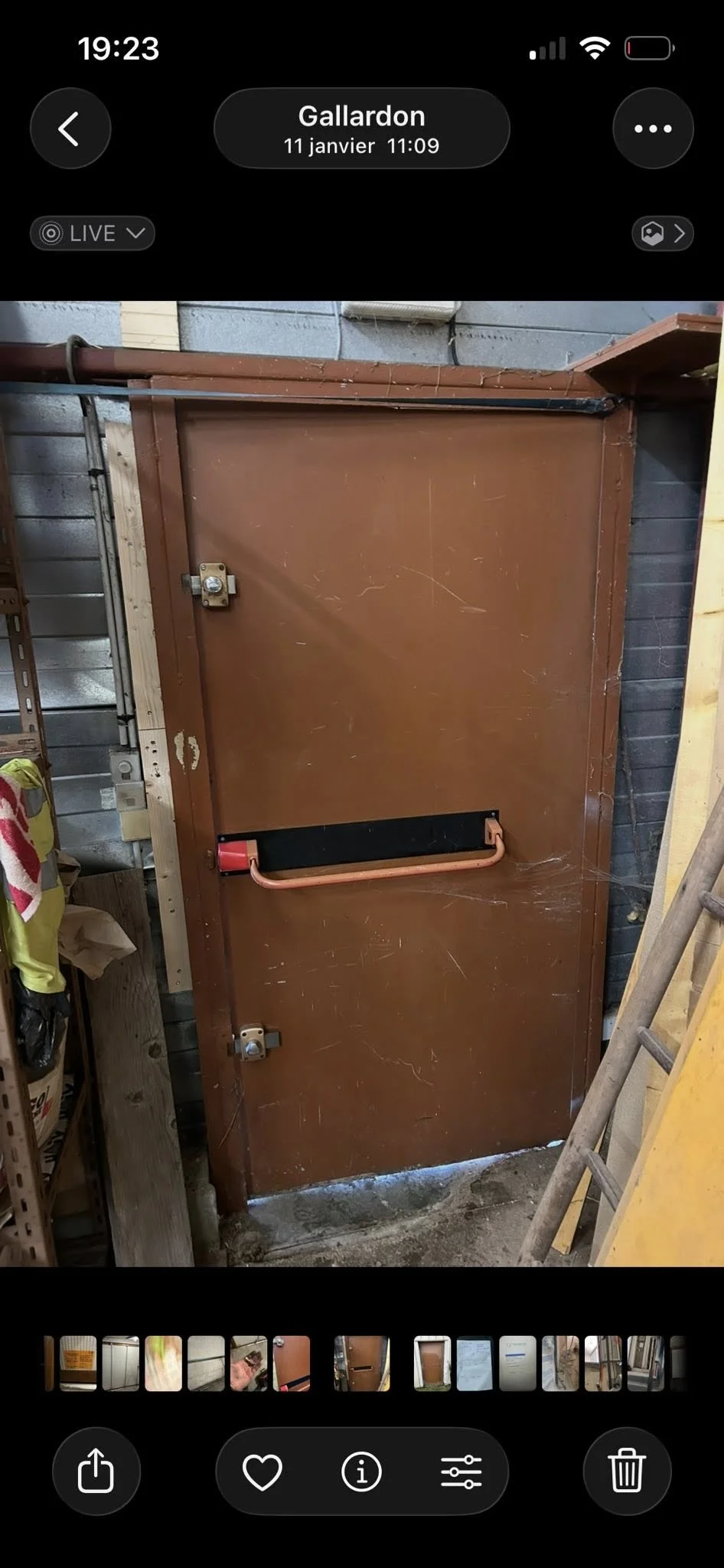 Changement de porte suite à cambriolage + remise en état bardage - Image 1