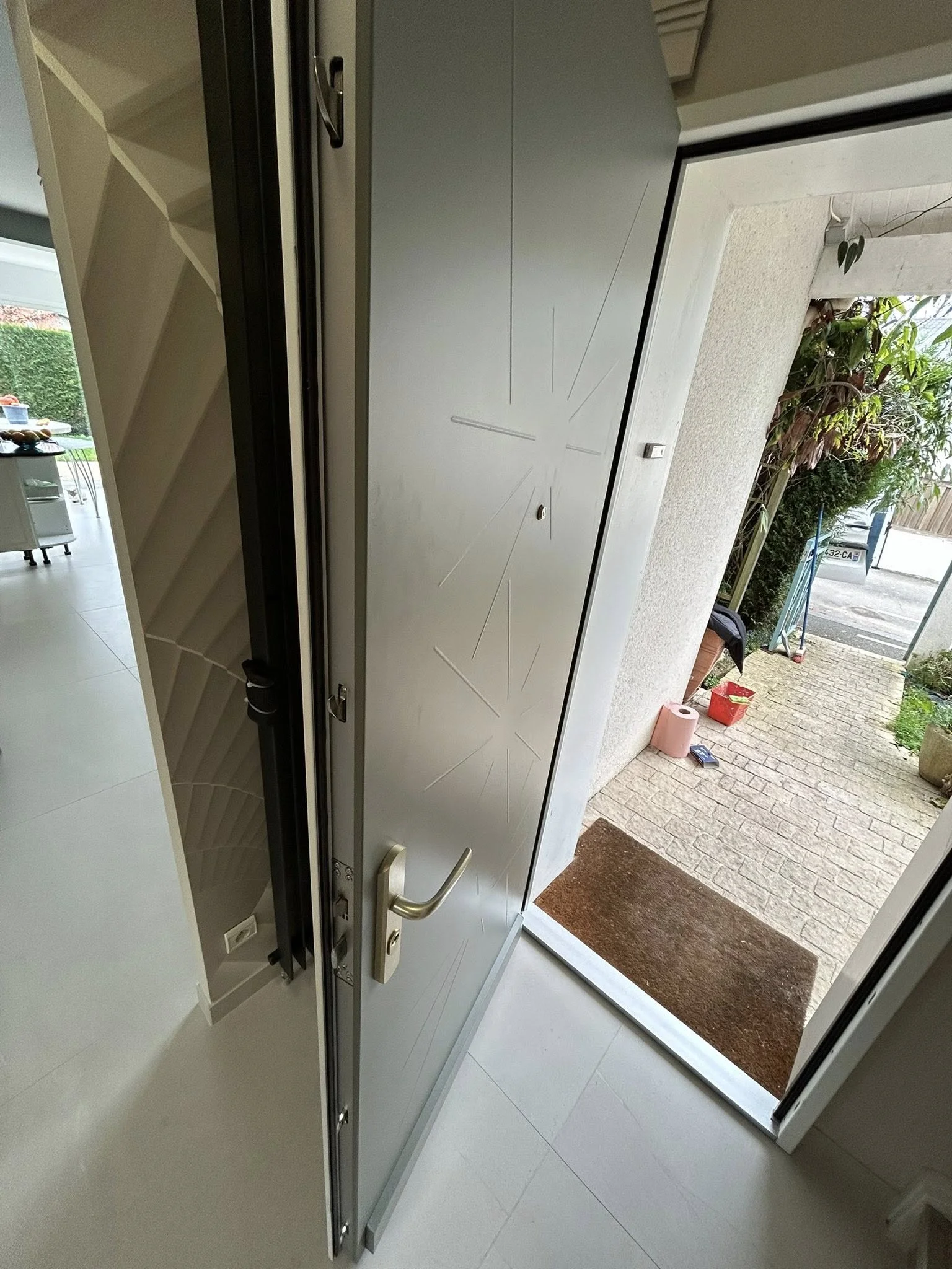 Installation d’un bloc-porte fichet blindé - Image 1